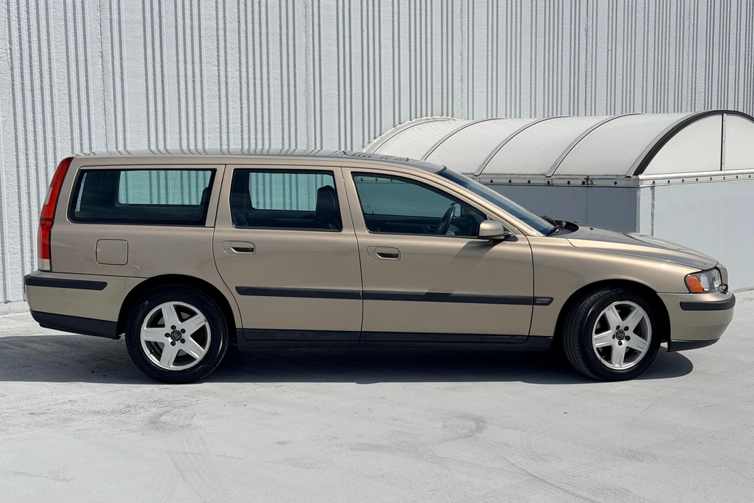 2004 Volvo V70 2nd Gen - Image 3 of 31