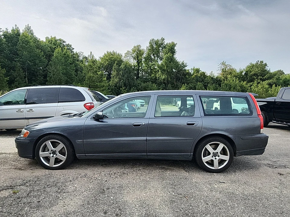 2004 Volvo V70 2nd Gen - Image 2 of 21