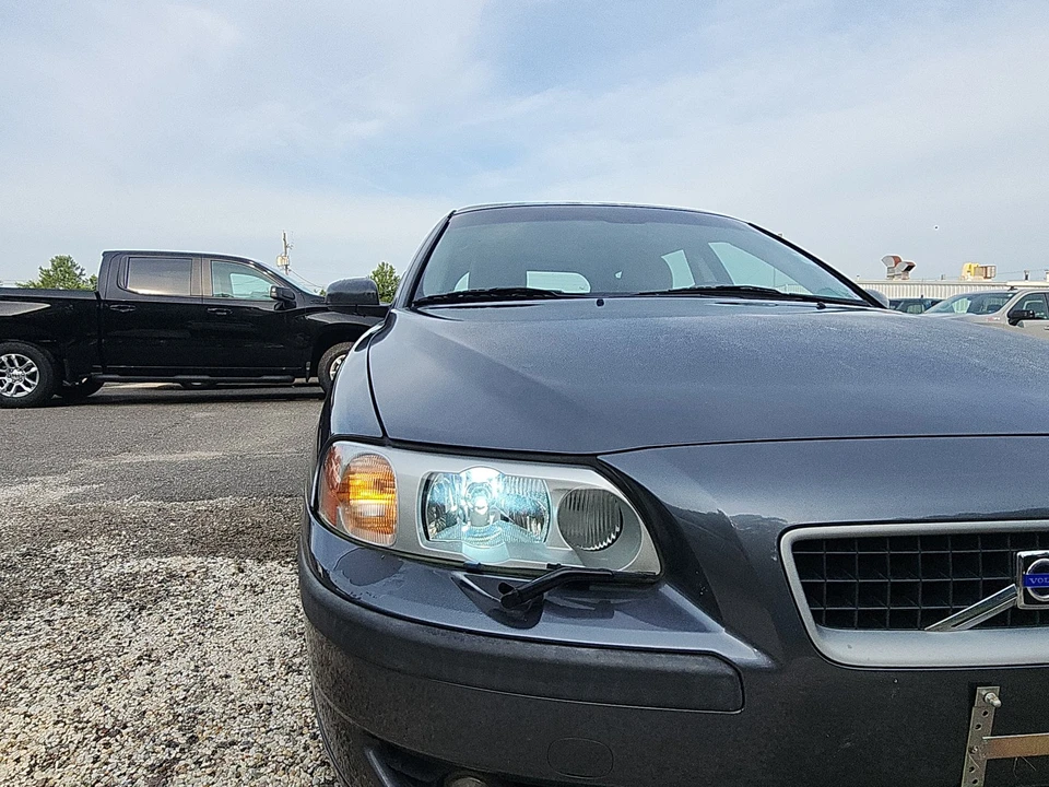2004 Volvo V70 2nd Gen - Image 9 of 21