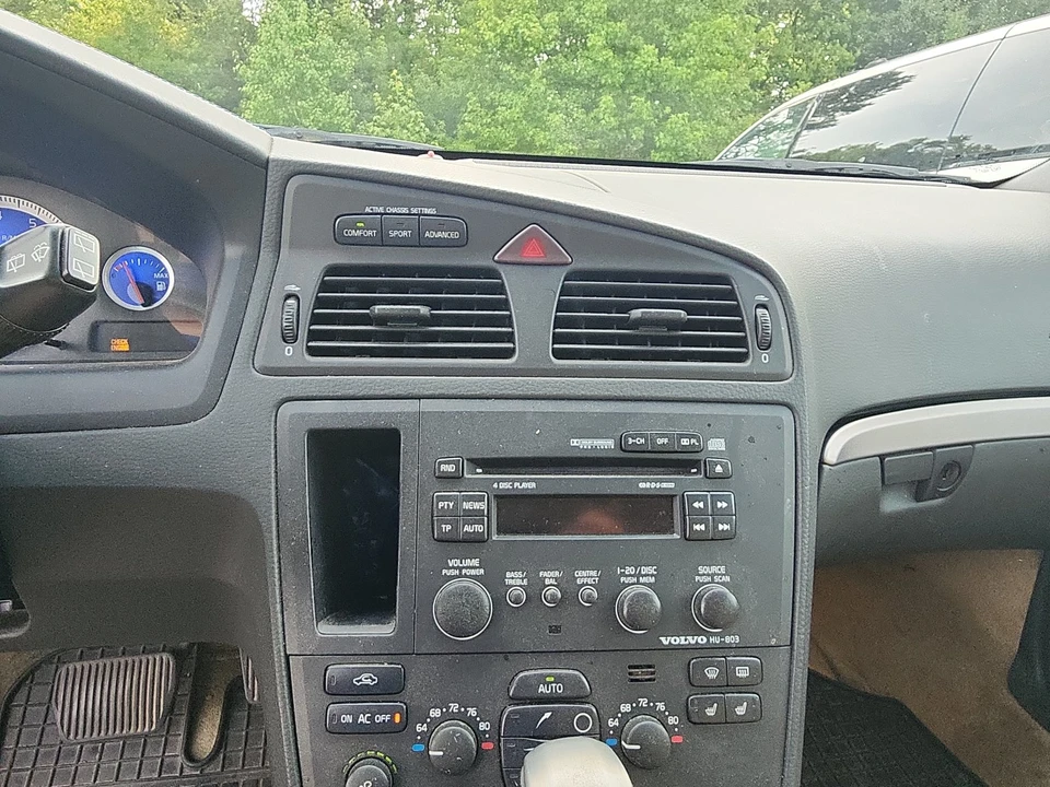 2004 Volvo V70 2nd Gen - Image 14 of 21