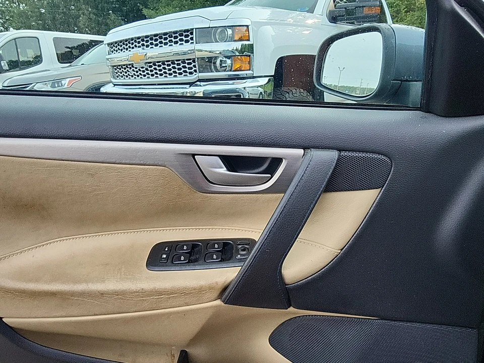 2004 Volvo V70 2nd Gen - Image 15 of 21