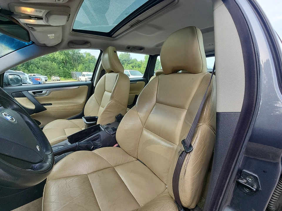 2004 Volvo V70 2nd Gen - Image 19 of 21
