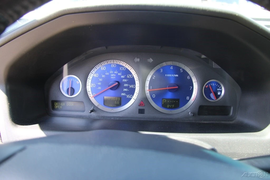 2004 Volvo V70 R 2nd Gen - Image 17 of 21
