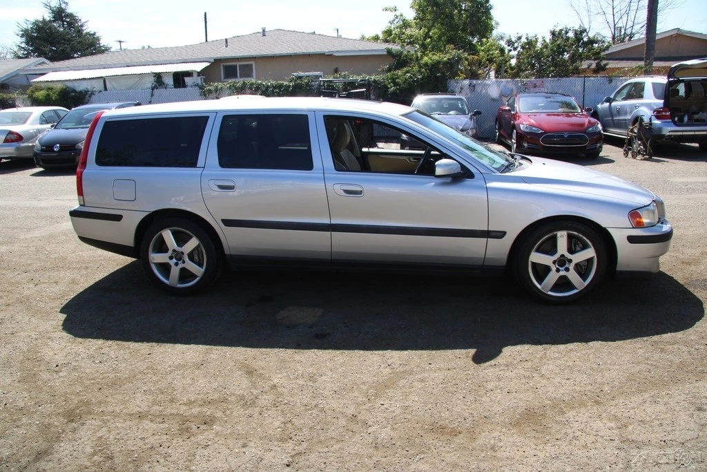 2004 Volvo V70 R 2nd Gen - Image 9 of 21