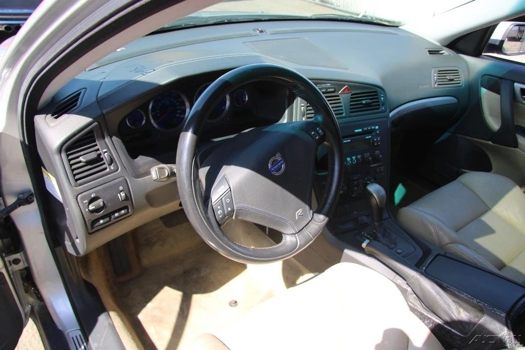 2004 Volvo V70 R 2nd Gen - Image 16 of 21