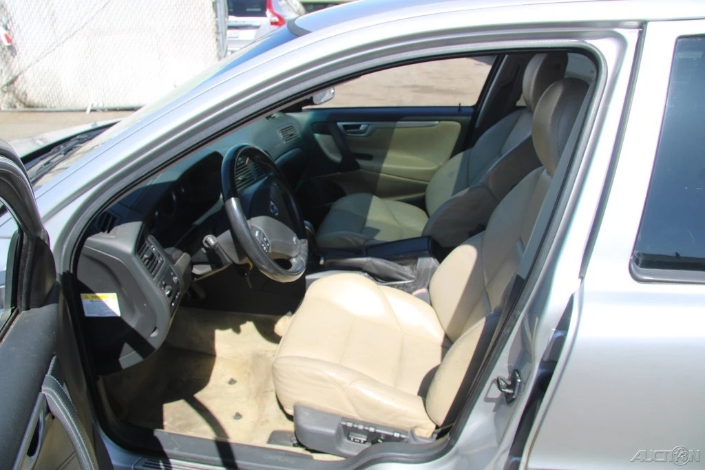 2004 Volvo V70 R 2nd Gen - Image 15 of 21