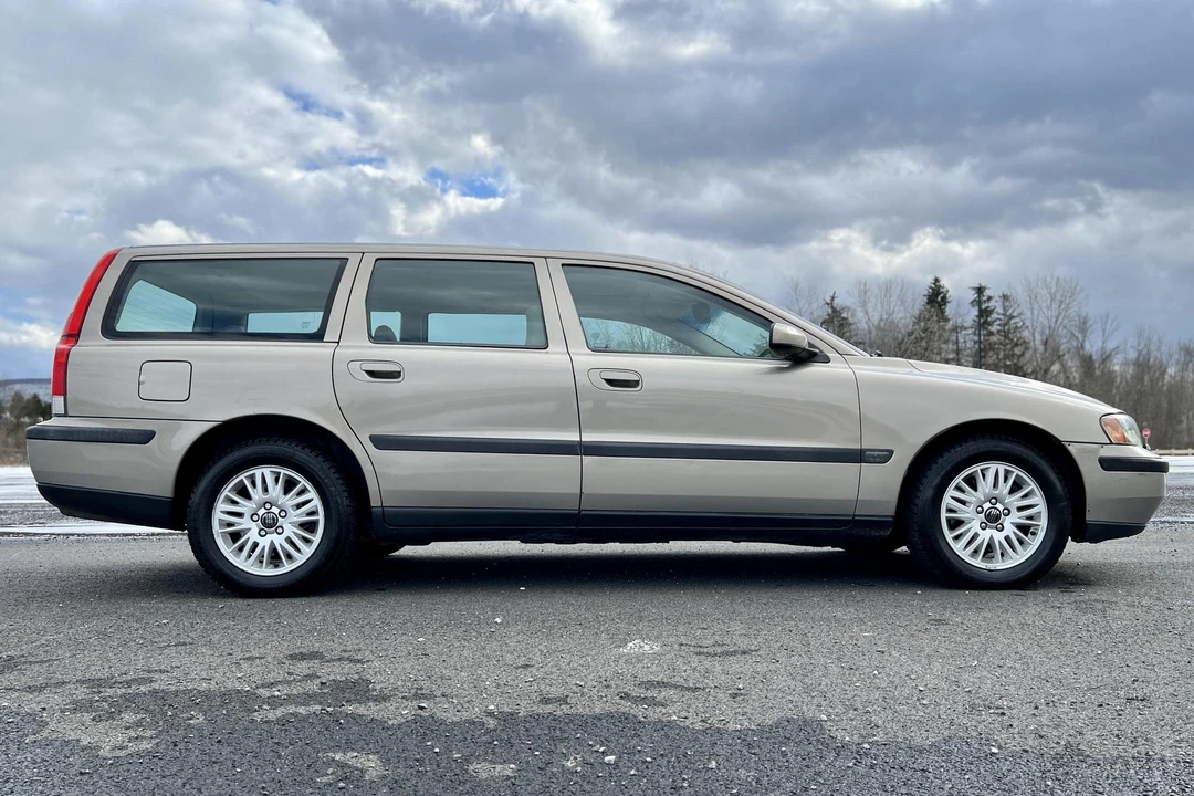 2004 Volvo V70 2nd Gen - Image 3 of 31