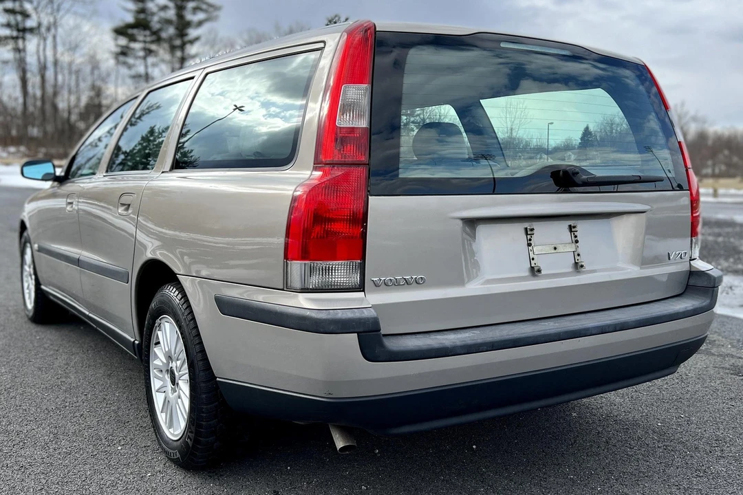 2004 Volvo V70 2nd Gen - Image 4 of 31