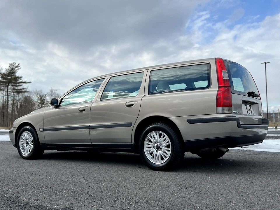 2004 Volvo V70 2nd Gen - Image 19 of 31