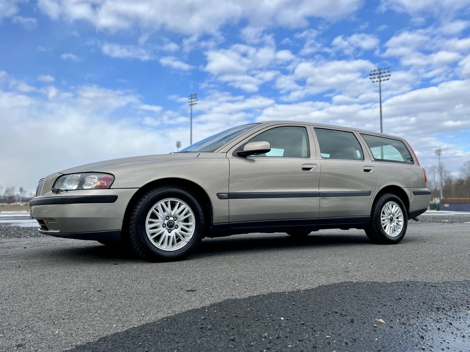 2004 Volvo V70 2nd Gen - Image 13 of 31