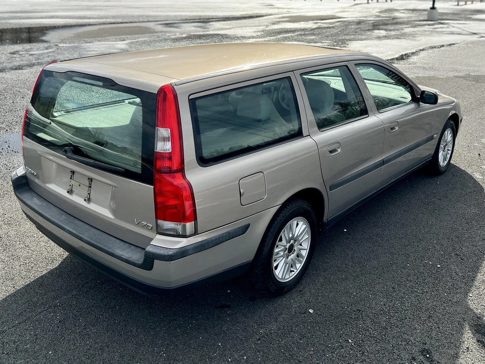 2004 Volvo V70 2nd Gen - Image 29 of 31