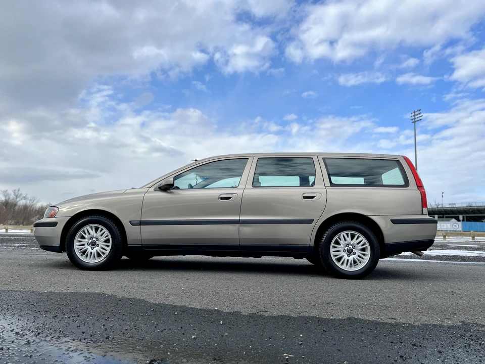 2004 Volvo V70 2nd Gen - Image 15 of 31