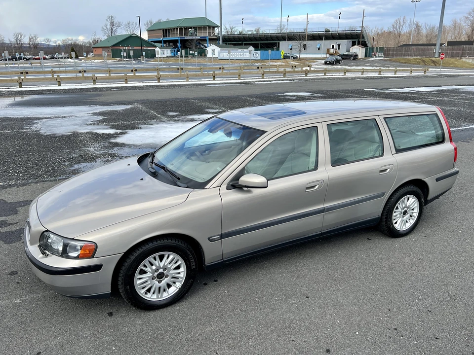 2004 Volvo V70 2nd Gen - Image 12 of 31