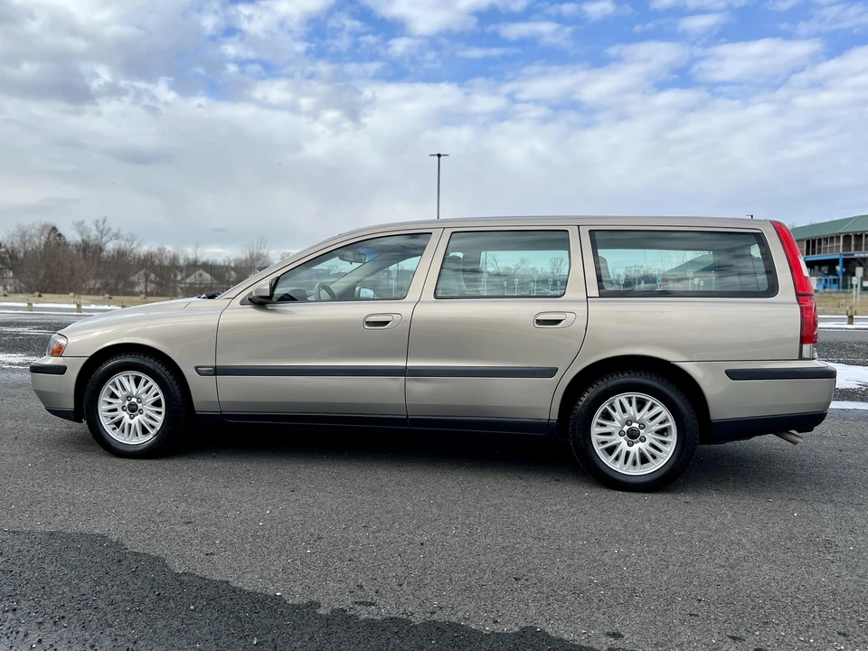 2004 Volvo V70 2nd Gen - Image 17 of 31