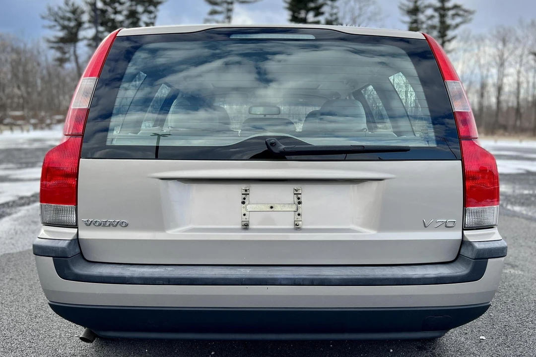 2004 Volvo V70 2nd Gen - Image 5 of 31