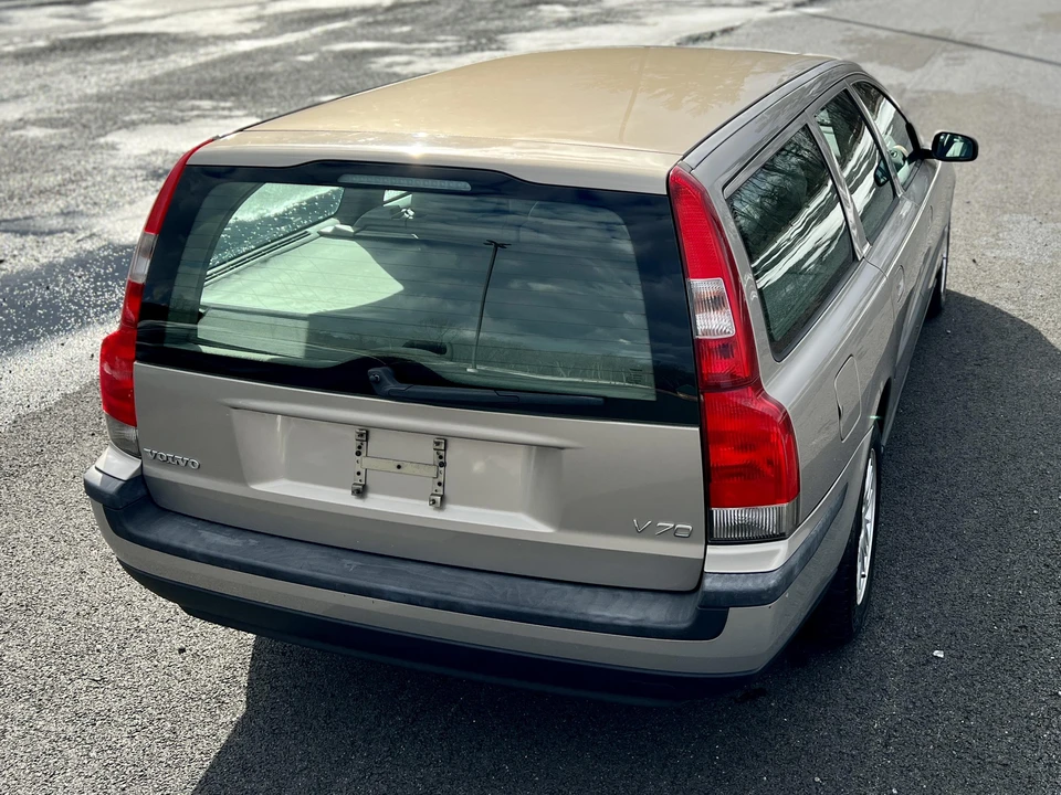 2004 Volvo V70 2nd Gen - Image 27 of 31