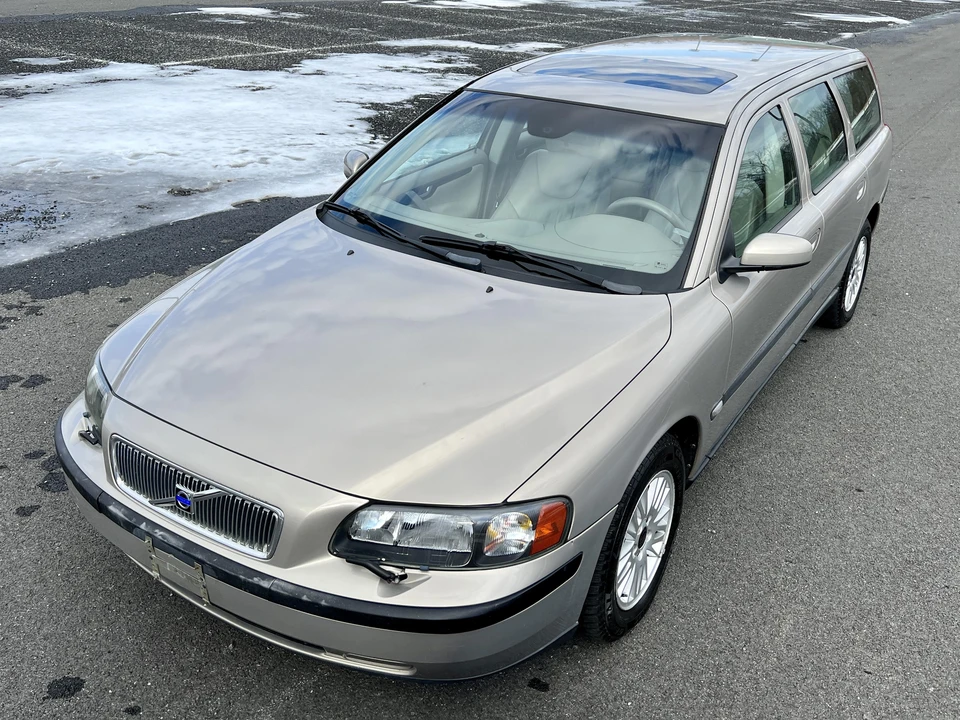 2004 Volvo V70 2nd Gen - Image 9 of 31