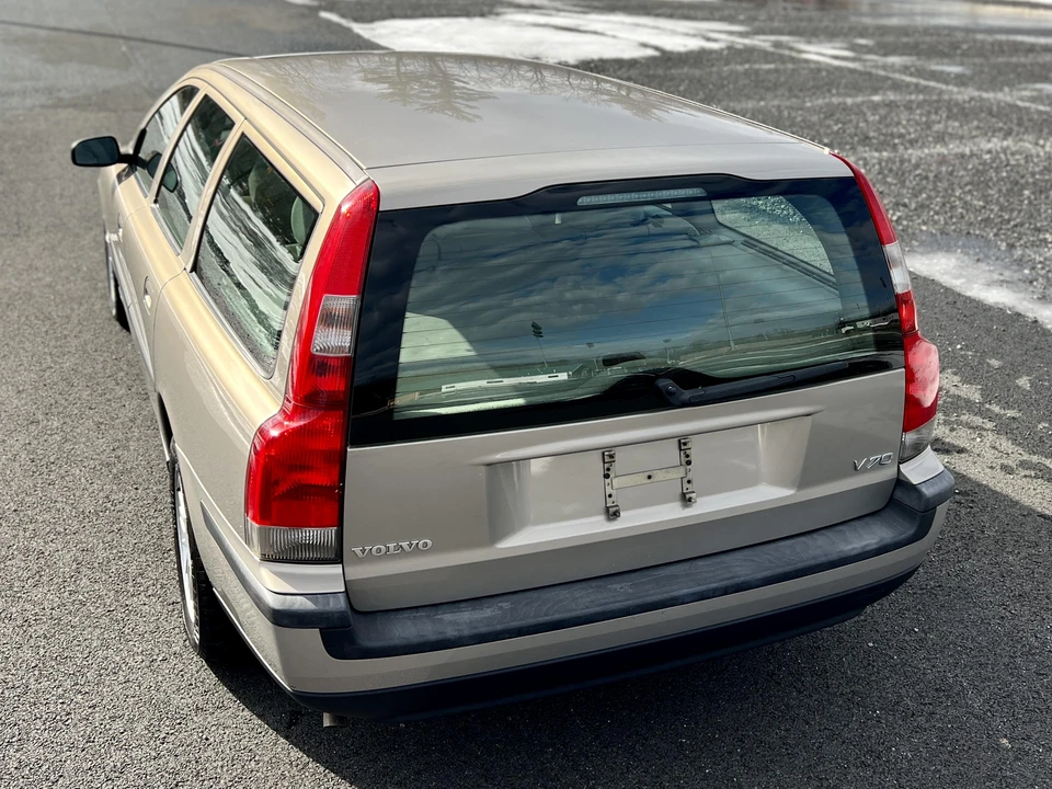 2004 Volvo V70 2nd Gen - Image 23 of 31