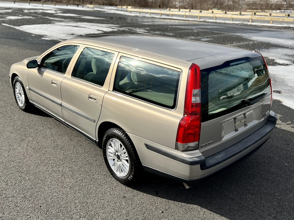 2004 Volvo V70 2nd Gen - Image 21 of 31