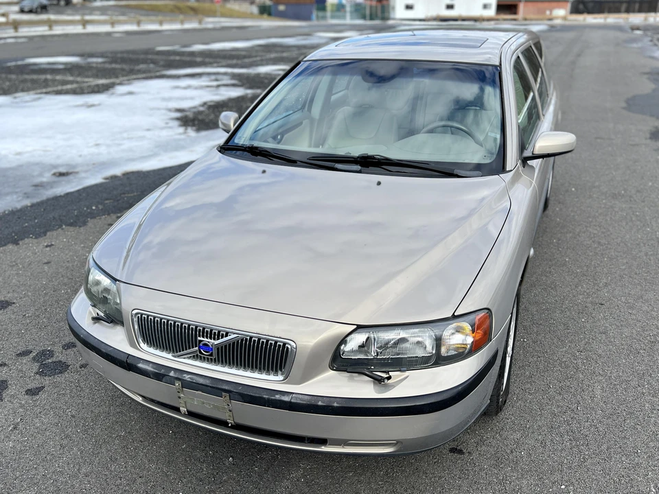 2004 Volvo V70 2nd Gen - Image 8 of 31