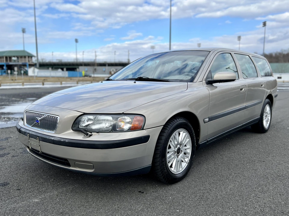 2004 Volvo V70 2nd Gen - Image 11 of 31