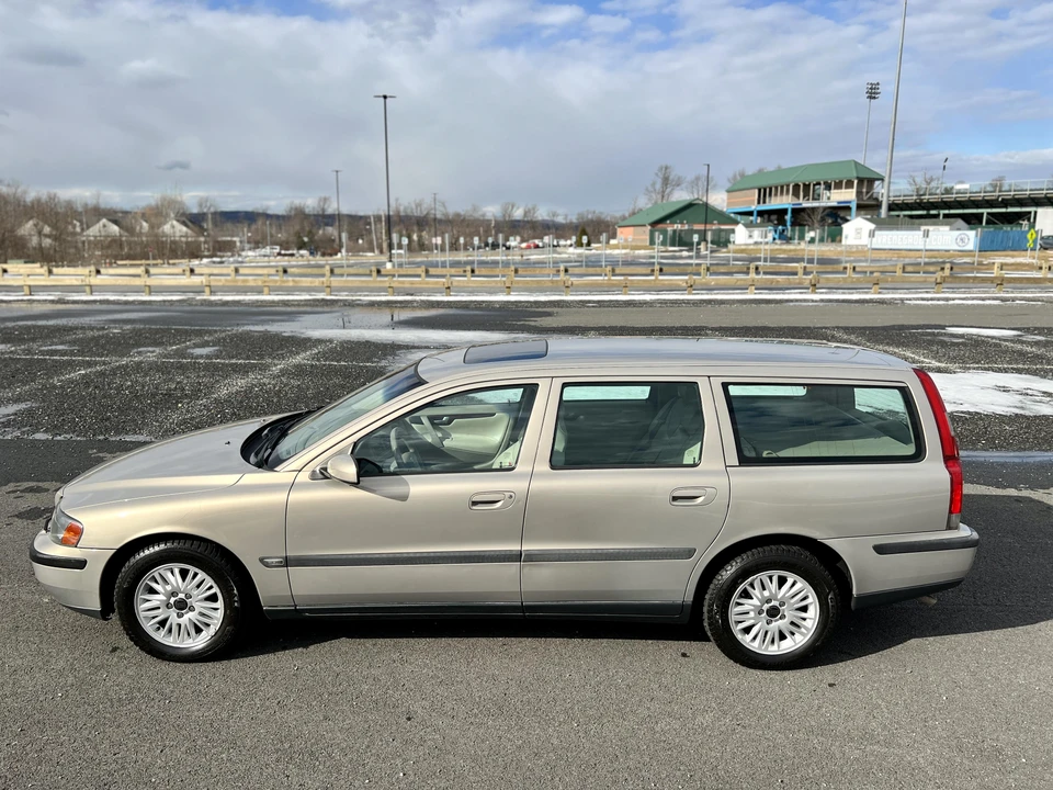 2004 Volvo V70 2nd Gen - Image 16 of 31