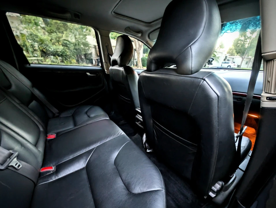 2004 Volvo V70 2nd Gen - Image 17 of 21