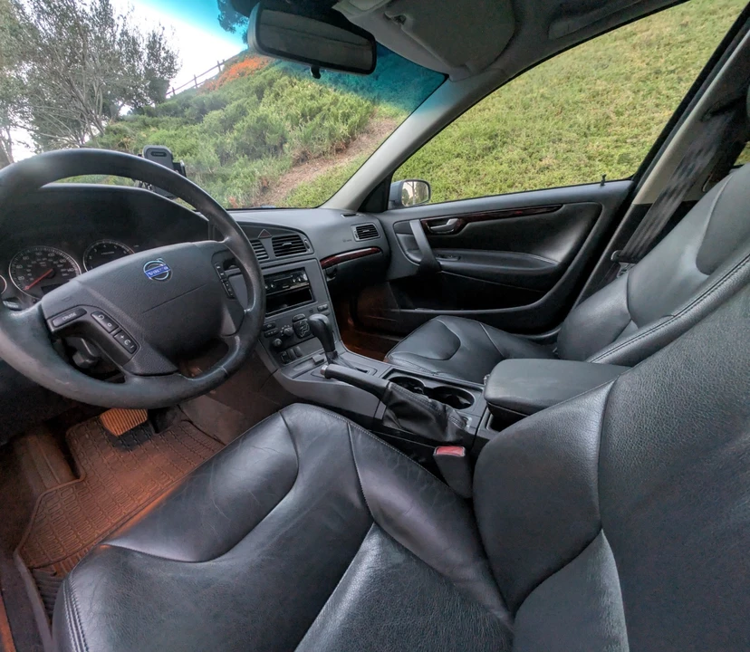 2004 Volvo V70 2nd Gen - Image 12 of 21