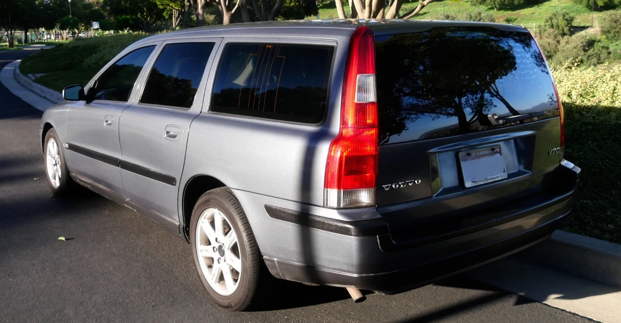 2004 Volvo V70 2nd Gen - Image 5 of 21