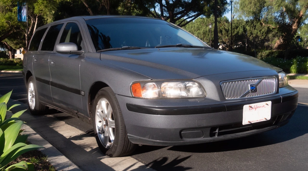 2004 Volvo V70 2nd Gen - Image 3 of 21