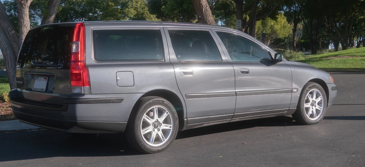 2004 Volvo V70 2nd Gen - Image 4 of 21