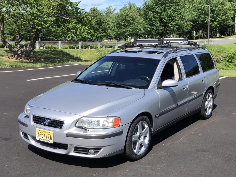 2004 Volvo V70 R 2nd Gen - Image 2 of 31