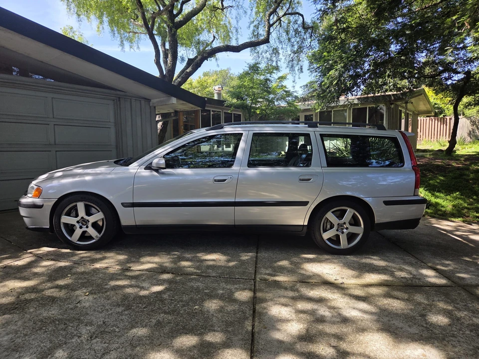 2004 Volvo V70 R 2nd Gen - Image 2 of 31