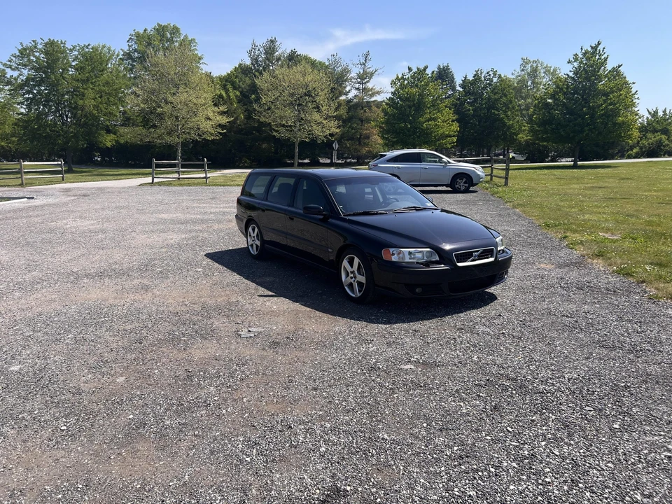 2004 Volvo V70 R 2nd Gen - Image 2 of 31