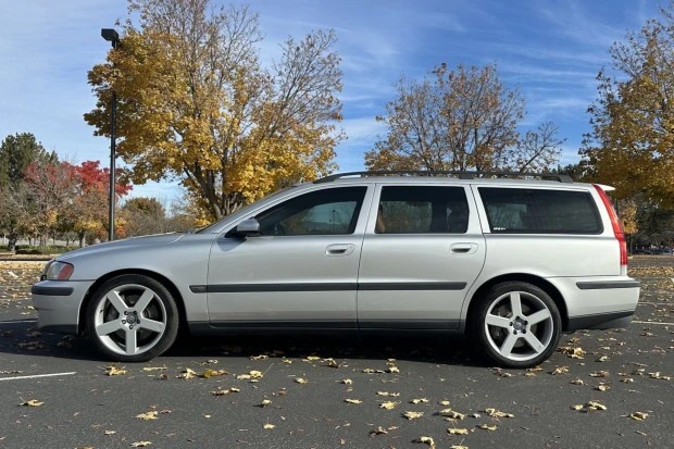 2004 Volvo V70 2nd Gen - Image 3 of 9