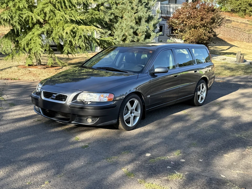 2004 Volvo V70 R 2nd Gen - Image 2 of 31