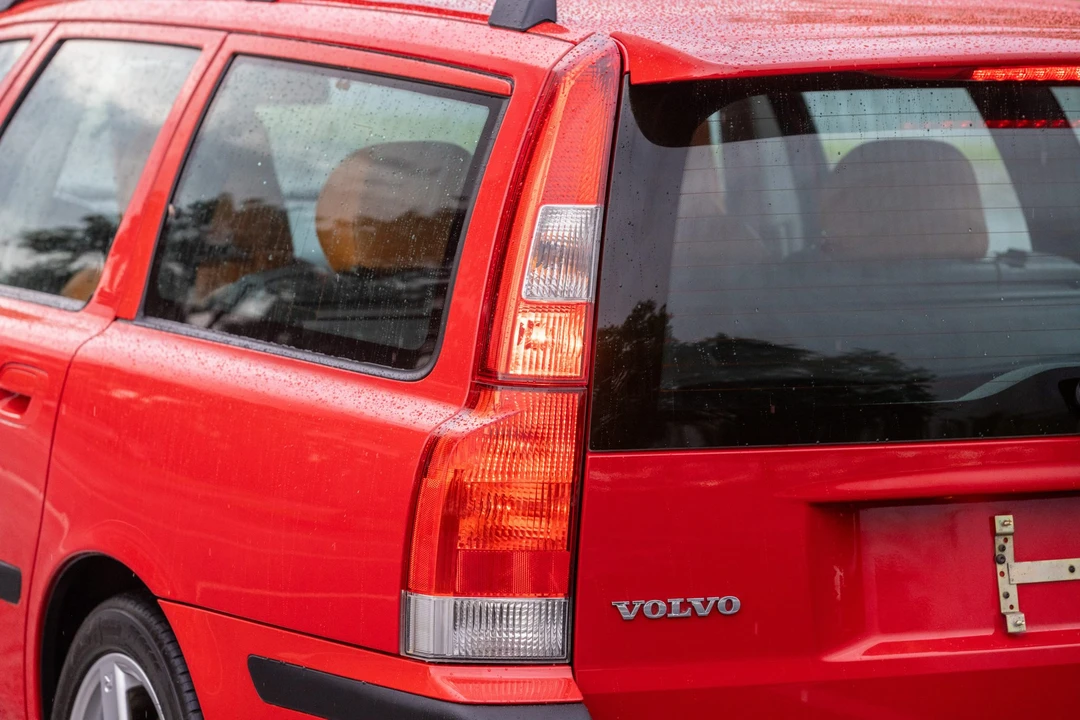 2004 Volvo V70 R 2nd Gen - Image 16 of 31