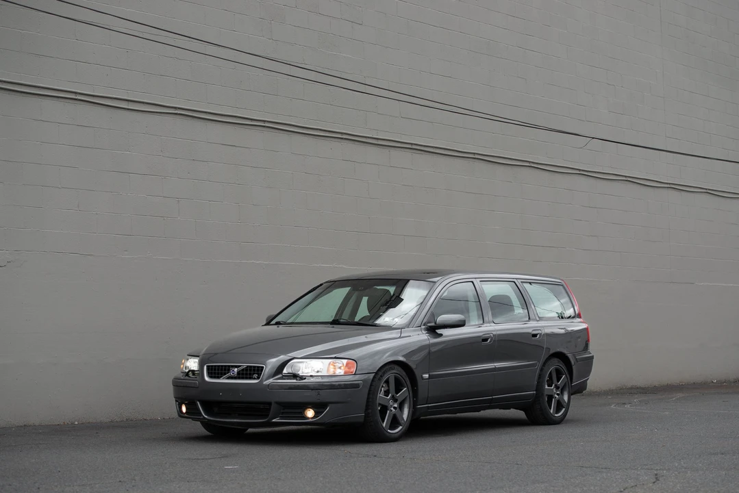 2004 Volvo V70 R 2nd Gen - Image 2 of 31