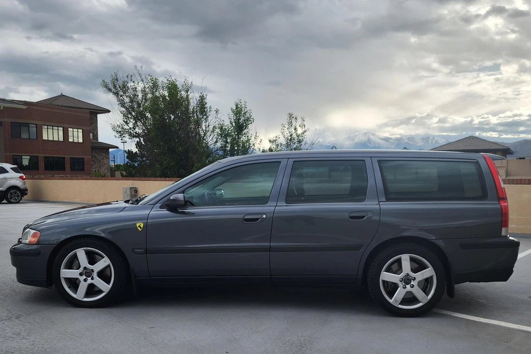 2004 Volvo V70 R 2nd Gen - Image 2 of 31