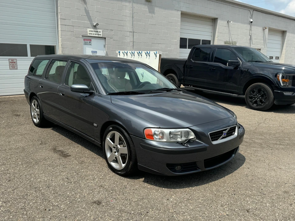 2004 Volvo V70 R 2nd Gen - Image 15 of 31
