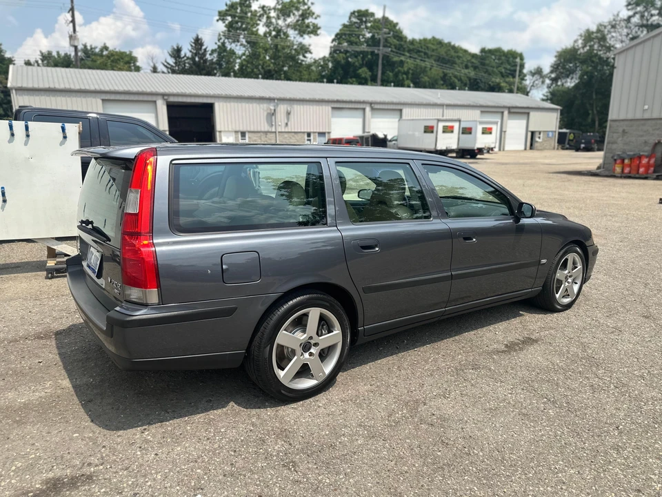 2004 Volvo V70 R 2nd Gen - Image 13 of 31