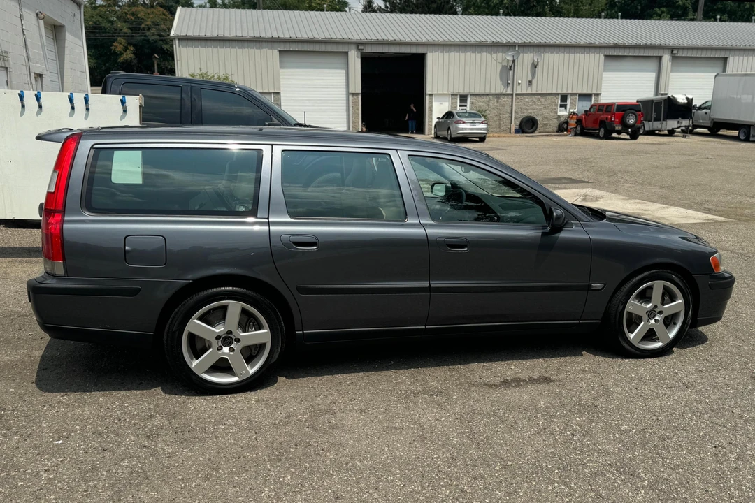 2004 Volvo V70 R 2nd Gen - Image 3 of 31