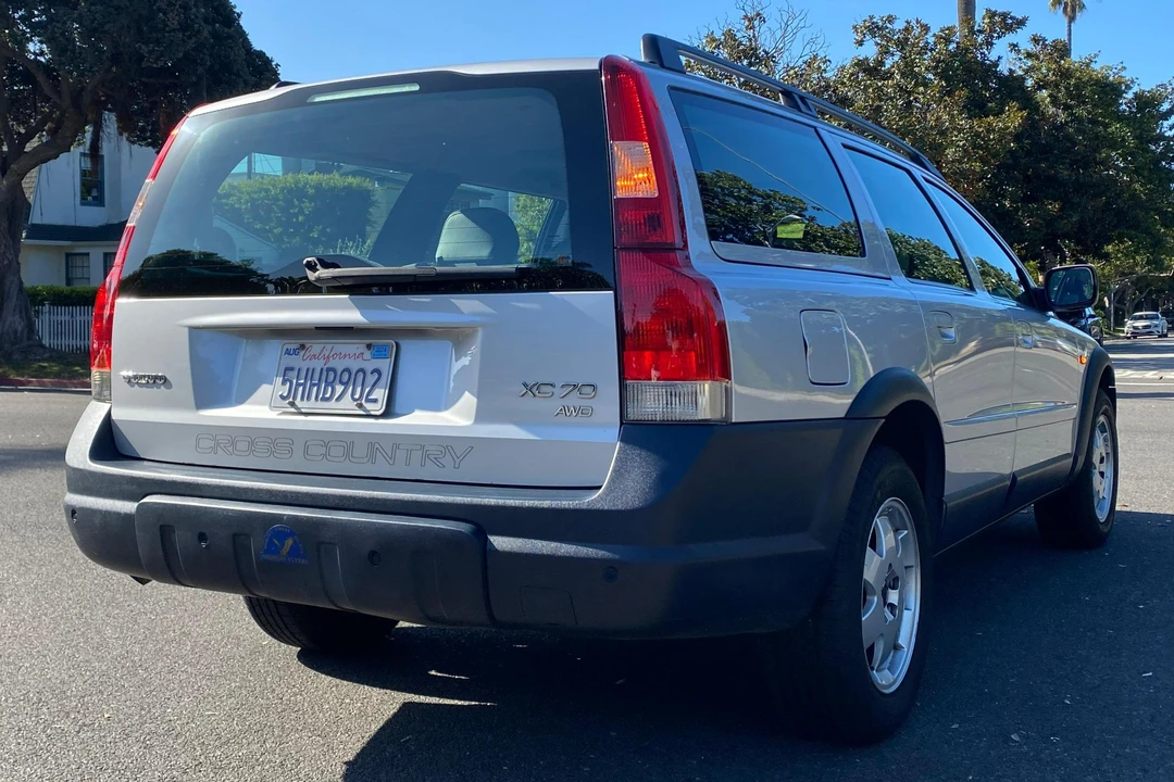 2004 Volvo V70 XC/XC70 2nd Gen - Image 4 of 31