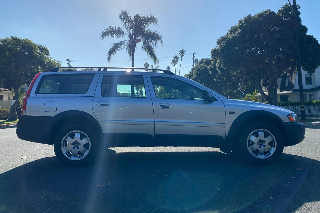2004 Volvo V70 XC/XC70 2nd Gen - Image 3 of 31