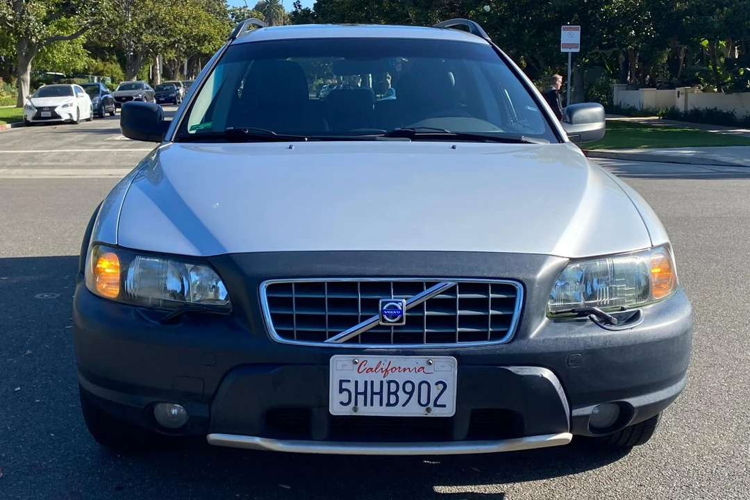 2004 Volvo V70 XC/XC70 2nd Gen - Image 2 of 31