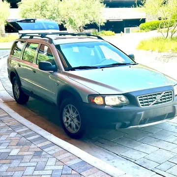 2004 Volvo XC70 2.5T Wagon 4D