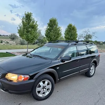 2004 Volvo XC70 2.5T Wagon 4D