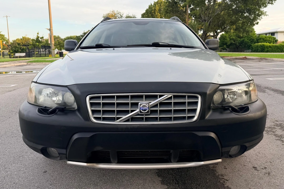 2004 Volvo V70 XC/XC70 2nd Gen - Image 2 of 31