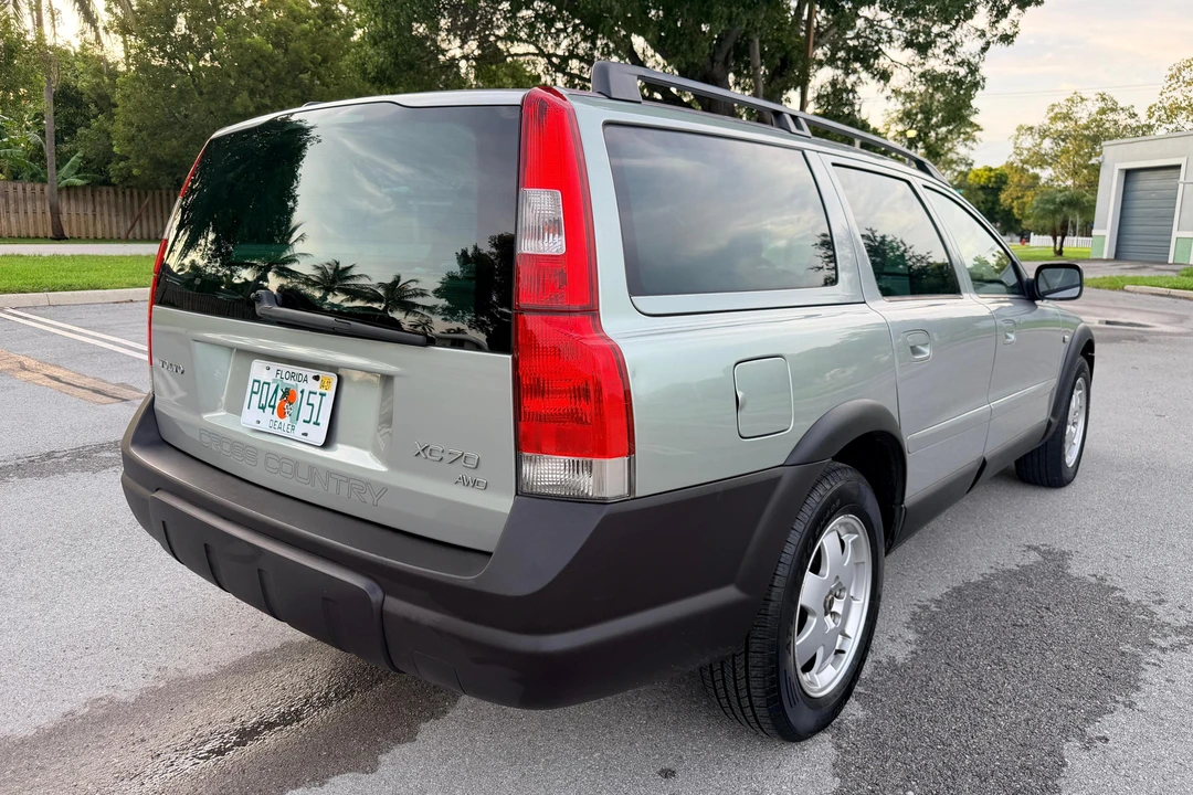 2004 Volvo V70 XC/XC70 2nd Gen - Image 4 of 31