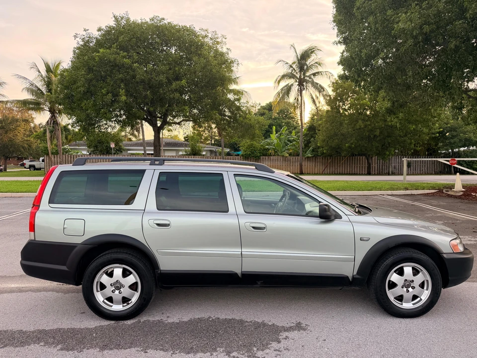 2004 Volvo V70 XC/XC70 2nd Gen - Image 21 of 31